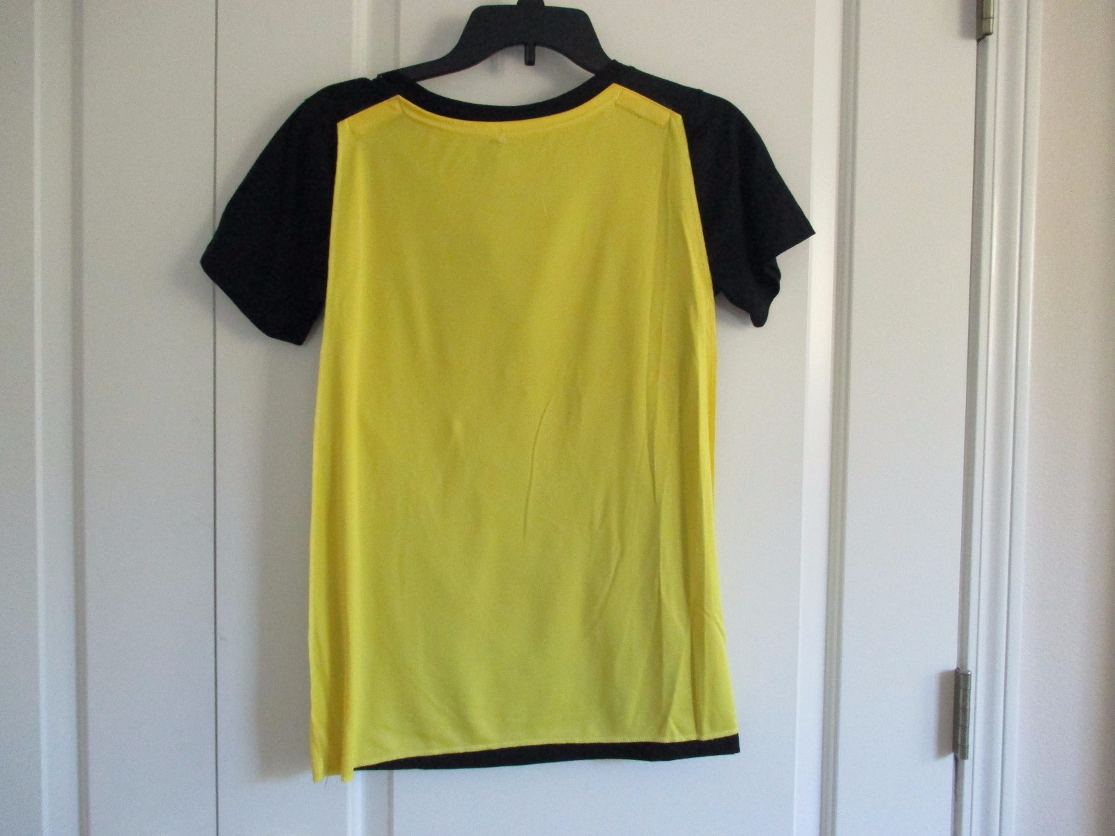 DC Comics Batman size M black cotton blend scoop neck tee w/detachable cape NWT