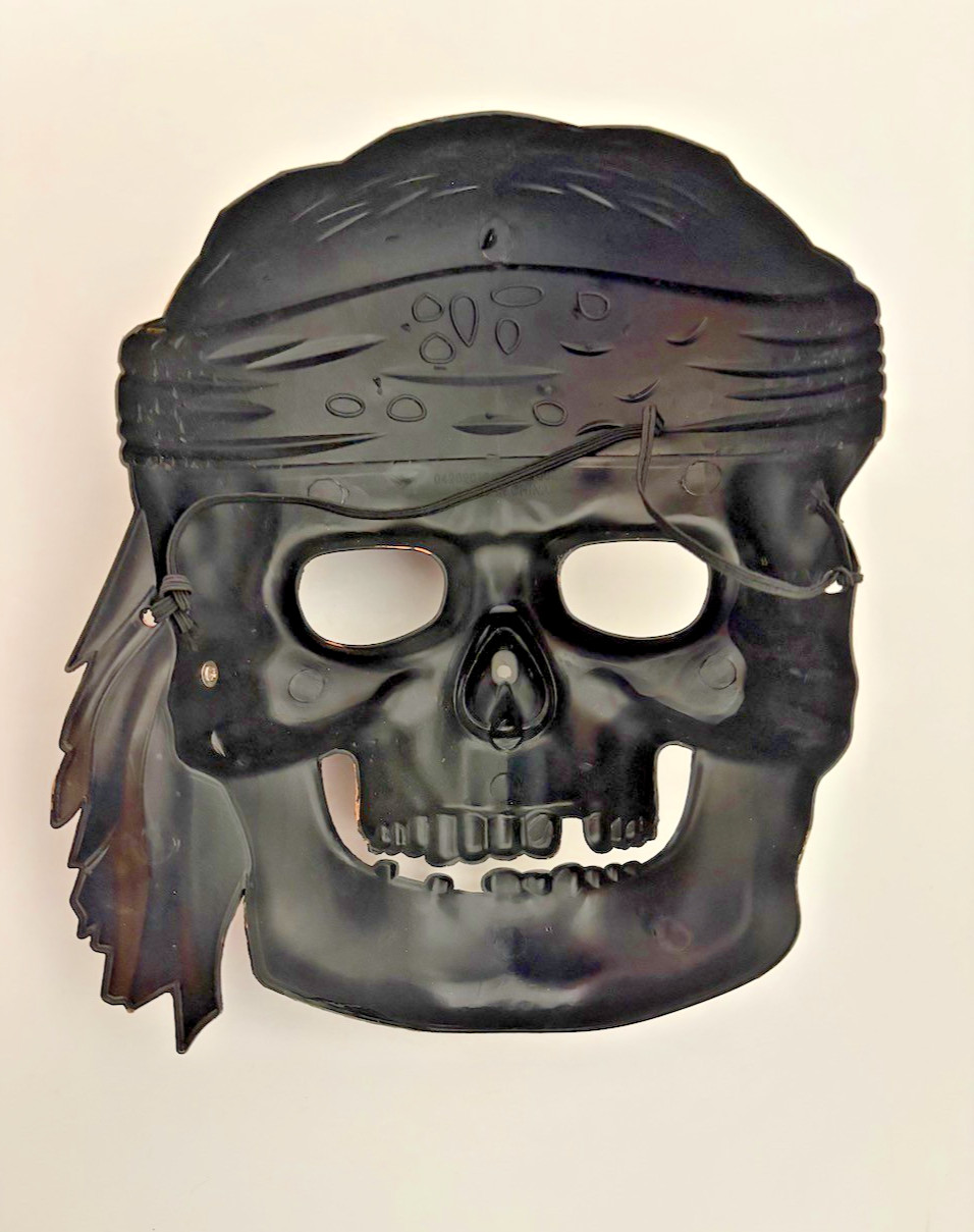 Skull 💀 Pirates o’ Caribbean Halloween 🎃 Mask Plastic Costume Accessory ☠️