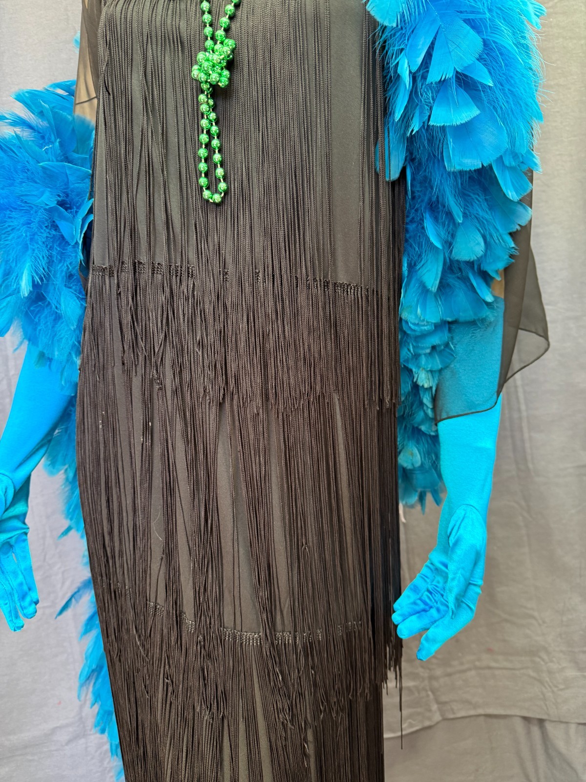 “Great quality” Black flapper with turquoise boa- Adult “one size fits most”
