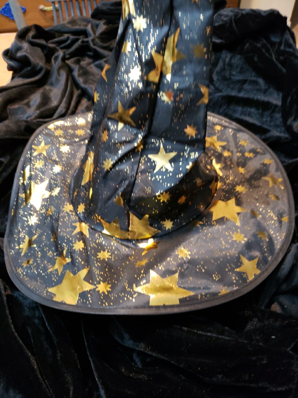 Women’s XL Black Hooded Cloak Velvet Look Witch Hat Black And Gold