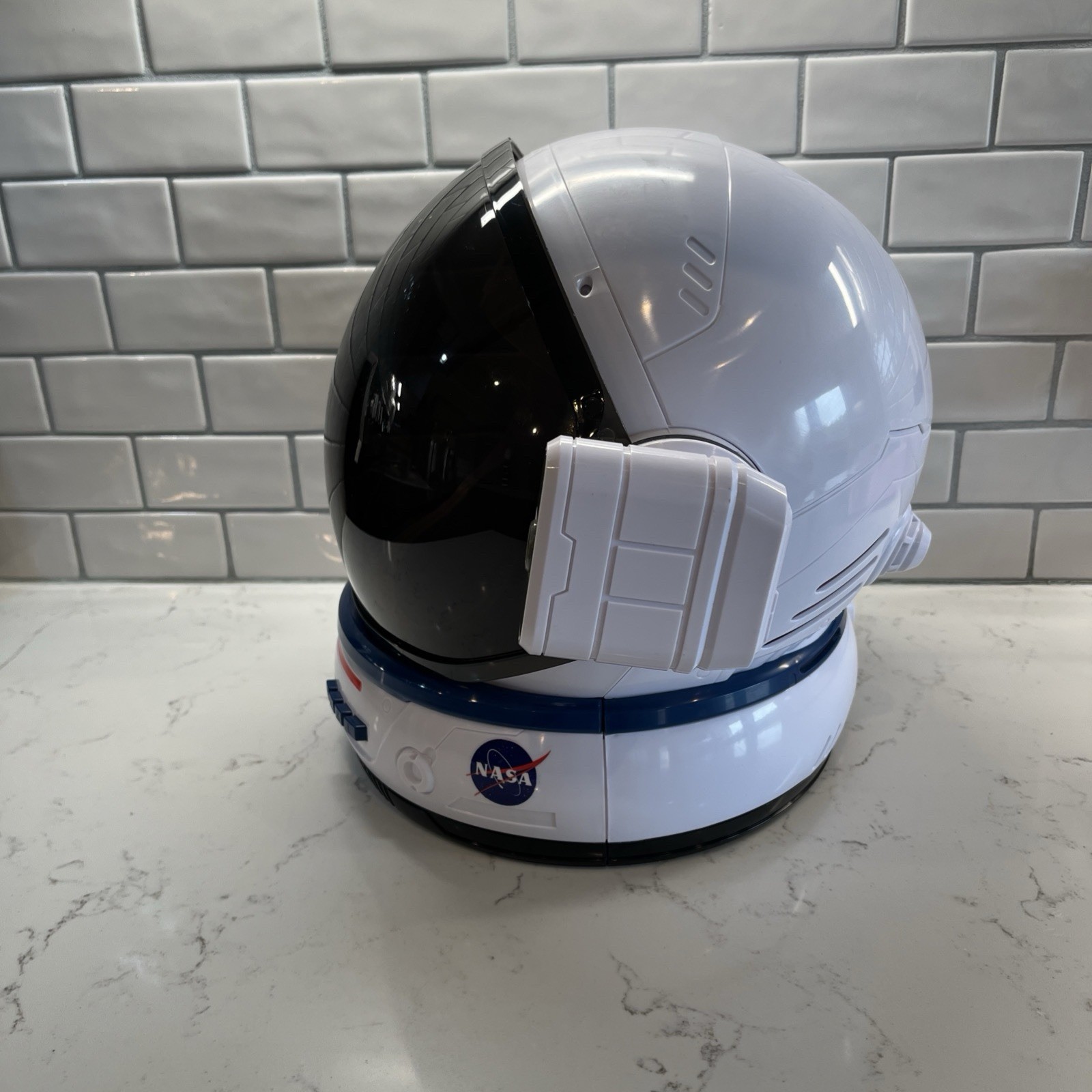 AEROSQUAD LED Light Up Astronaut Helmet NASA Space W/Sounds Costume Kid Ages 6+