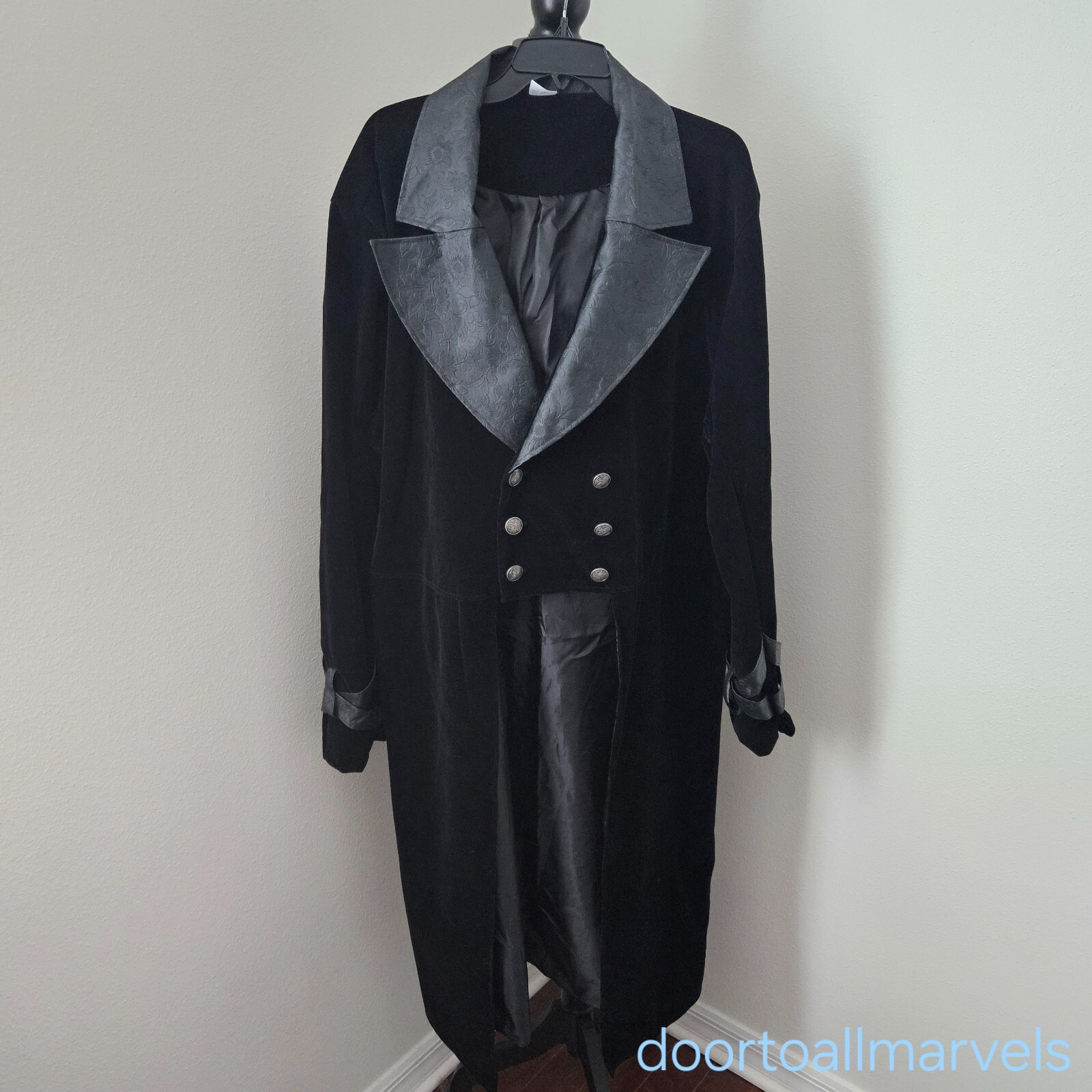 Spirit Halloween Steampunk Stagecoach Coat Adult XL Black Floral Velvet Accent