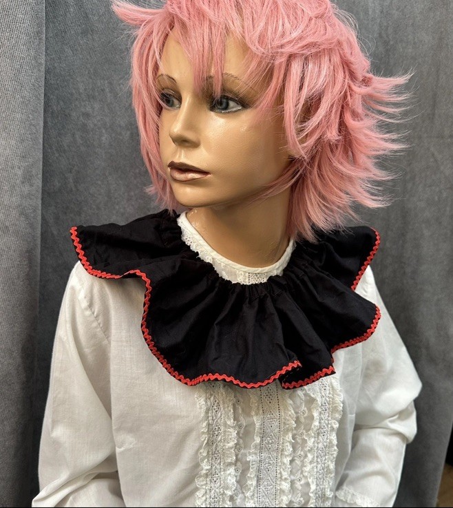 Dark carnival ruffle clown collar black red Gothic Pierrot clown ruff