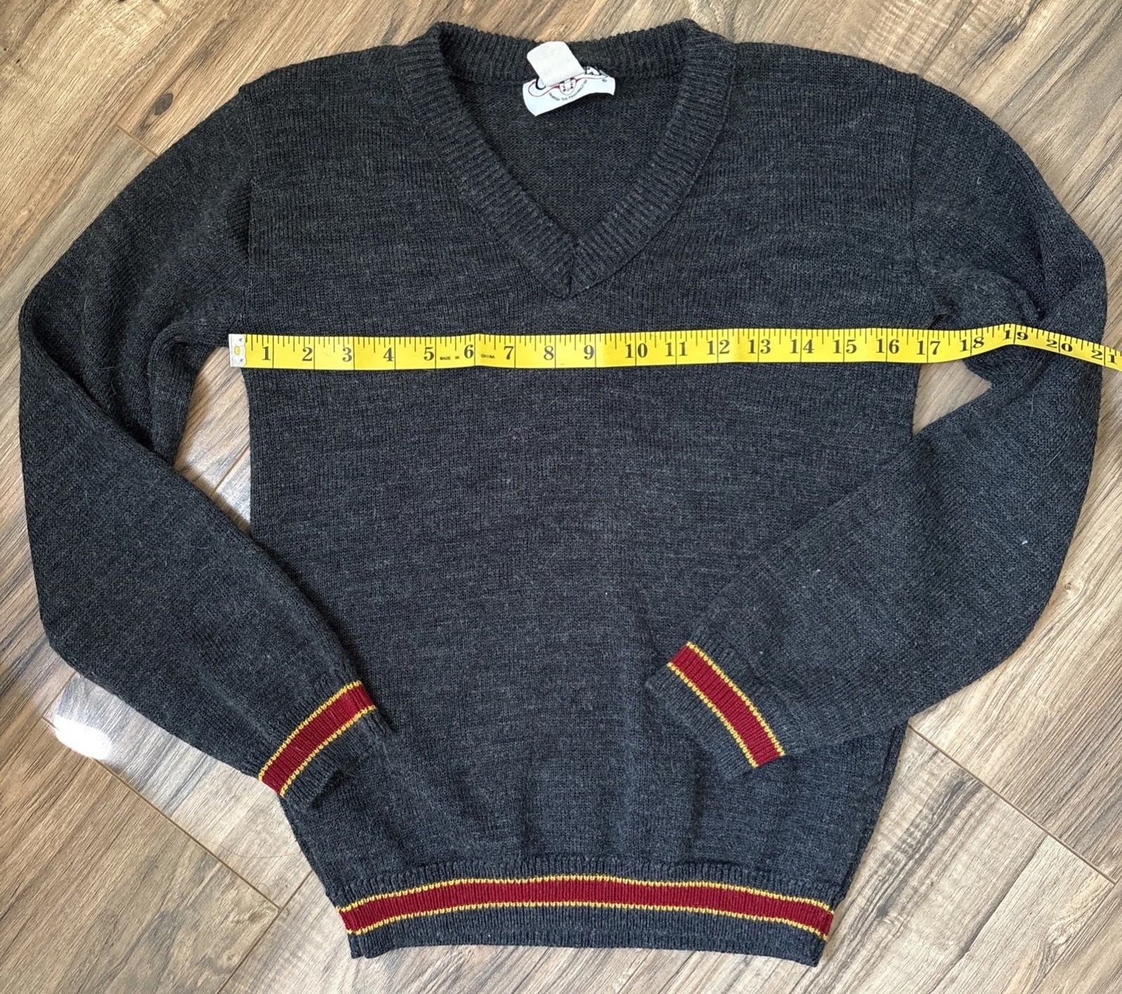 Charades Harry Potter Gryffindor Student Gray Sweater Youth Size L