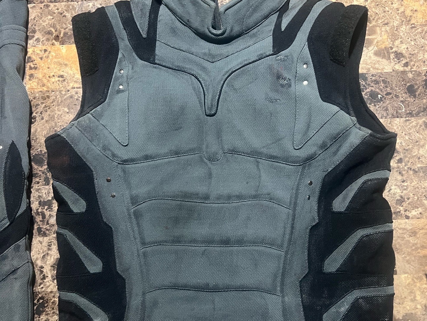 deadpool and wolverine costume(comes with cowl ,base suit, belt, claws