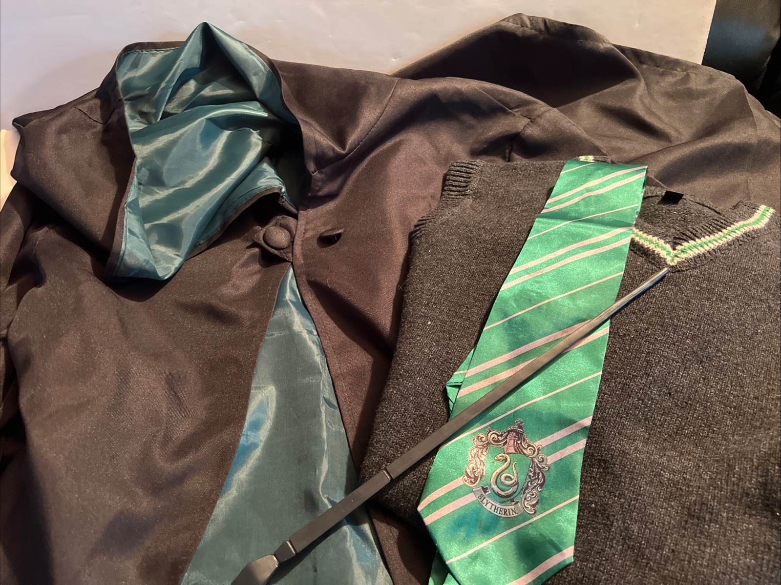Harry Potter Adult Costume L Robe Hood Slytherin Tie Magic Wand Sweater Vest M