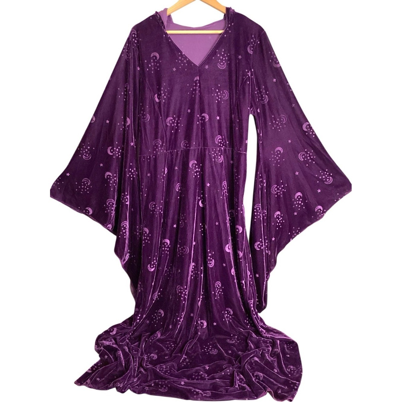 Spirit Halloween Purple Celestial Velvet Witchy Coven Caftan Robe Moon & Stars