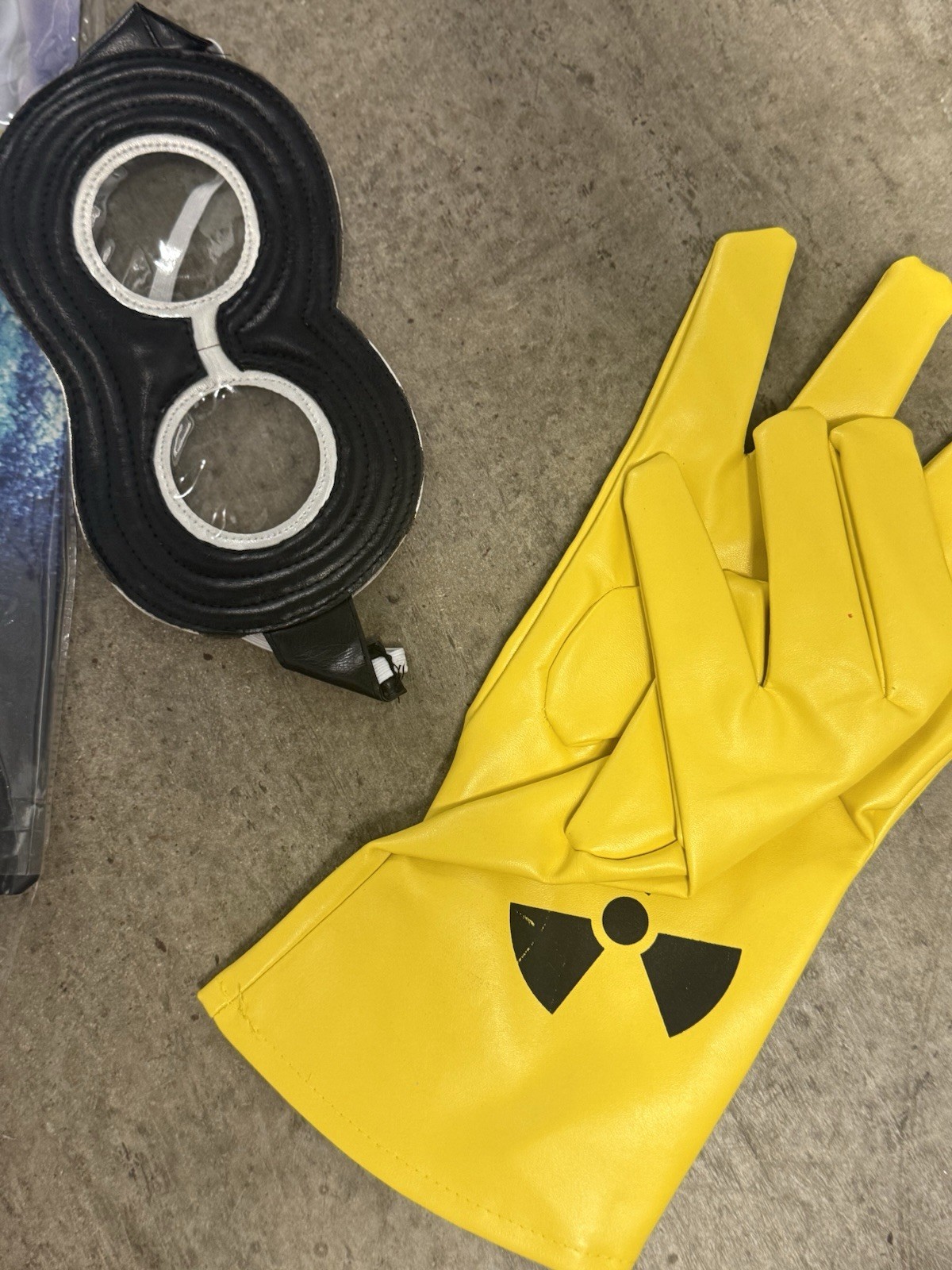 Back to the Future Doc Brown Costume Set LG White Jumpsuit Wig Goggles Gloves