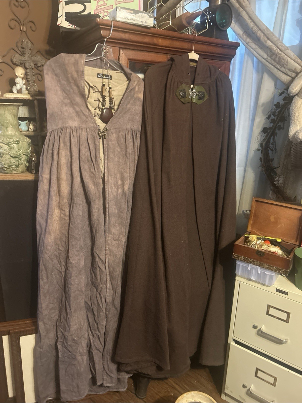 Medieval man Renaissance Costume Brown/women’s costume 28 pcs accessories