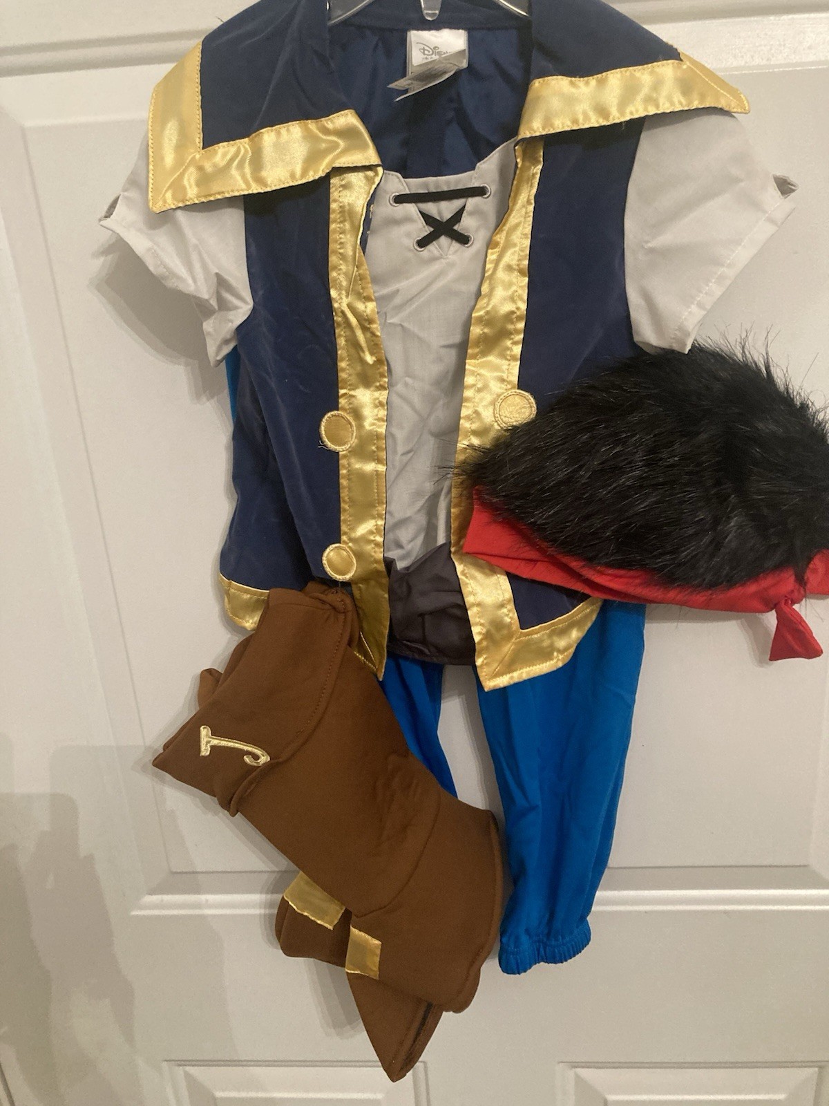 DISNEY STORE Jake and the Never Land Pirates Jake Costume for Boys 4T