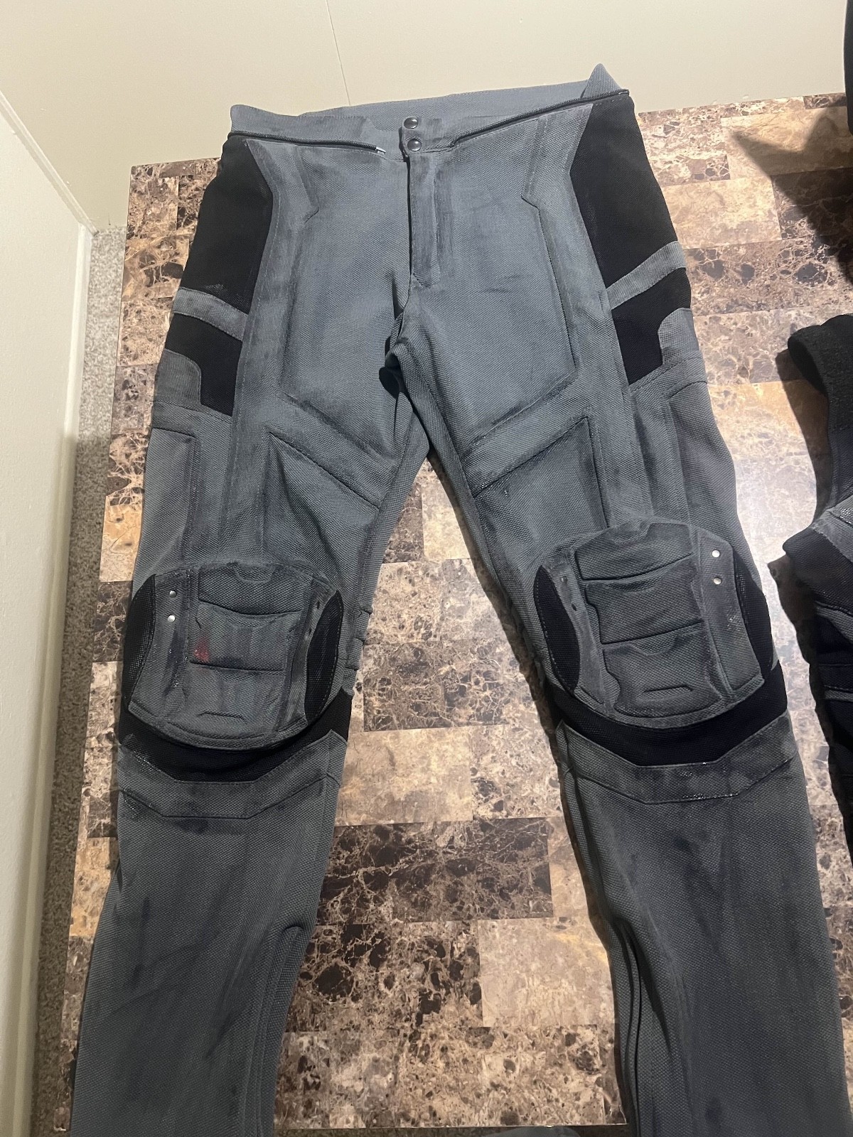 deadpool and wolverine costume(comes with cowl ,base suit, belt, claws