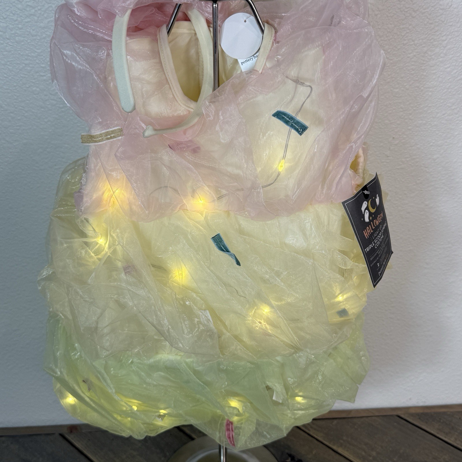 POTTERY BARN KIDS LIGHT UP TRIPLE SCOOP ICE CREAM SUNDAE HALLOWEEN COSTUME 3T