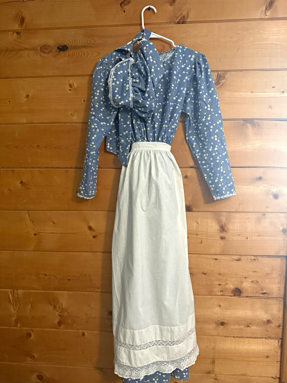 Women’s Pioneer Prairie Costume Blue Floral Dress with White Apron & Bonnet