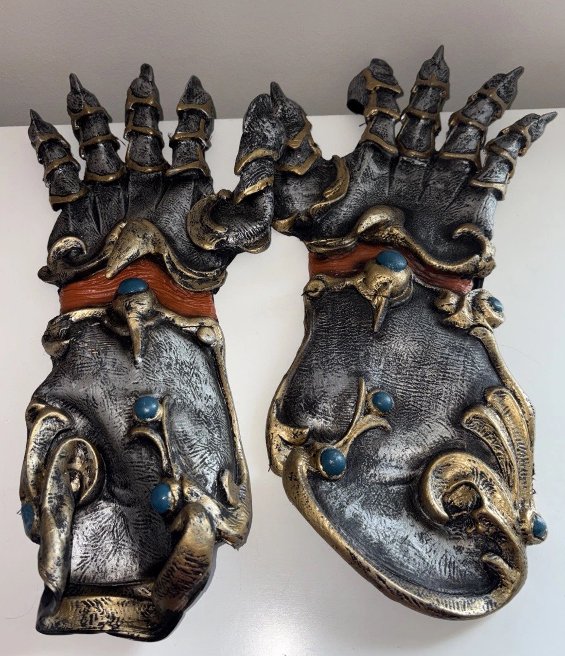 2005 Disguise Halloween Costume Knights Gloves With Gauntlets Halloween Costume