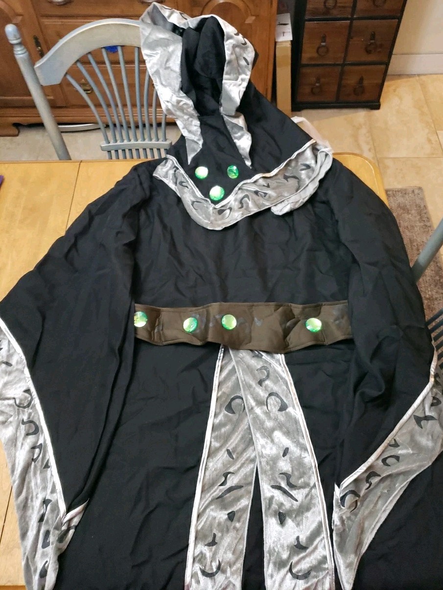 Wizard Midevil Men’s Size X Large Costume Hood Robe Belt Black Silver Green