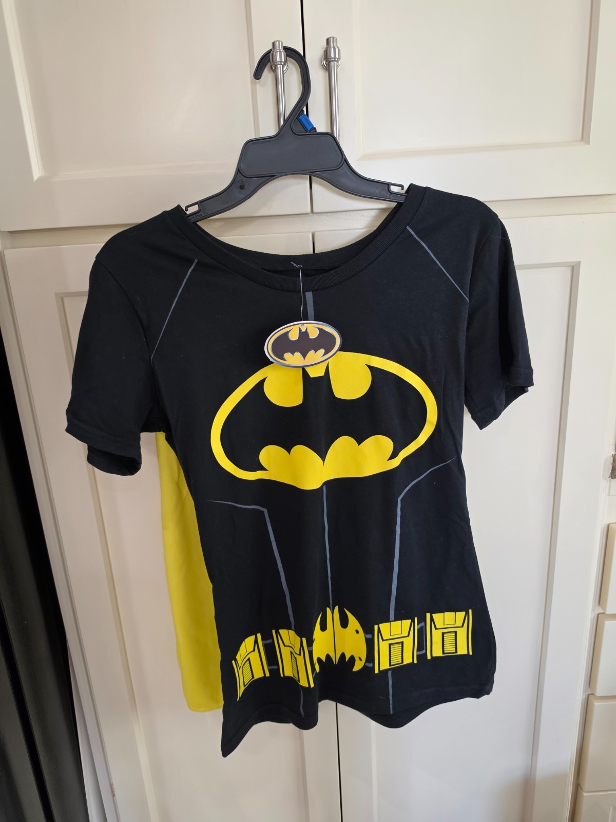 DC Comics Batman size L black cotton blend scoop neck tee w/detachable cape NWT