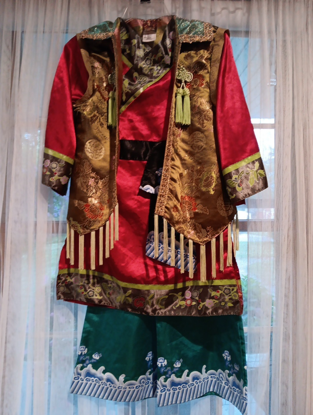 PIRATES OF THE CARIBBEAN HALLOWEEN DISNEY COSTUME Elizabeth Swann, S (5-6)