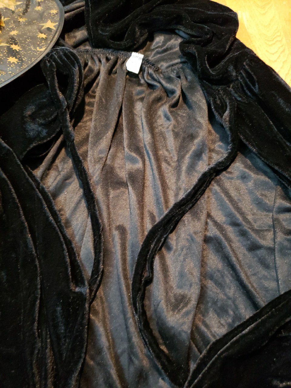 Women’s XL Black Hooded Cloak Velvet Look Witch Hat Black And Gold
