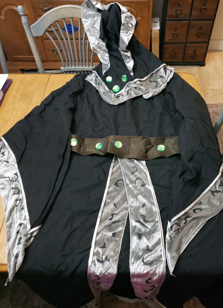 Wizard Midevil Men’s Size X Large Costume Hood Robe Belt Black Silver Green