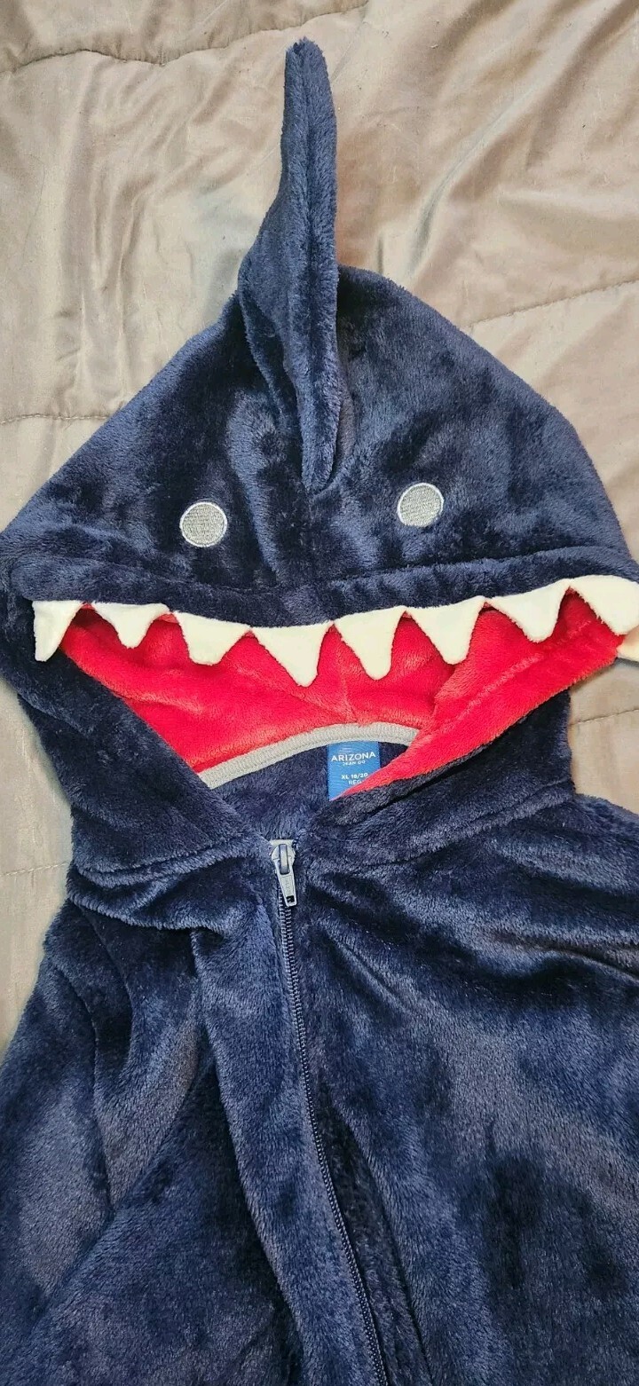 Shark Costume For Halloween Kids Unisex Size XL (18/20) Regular One Piece