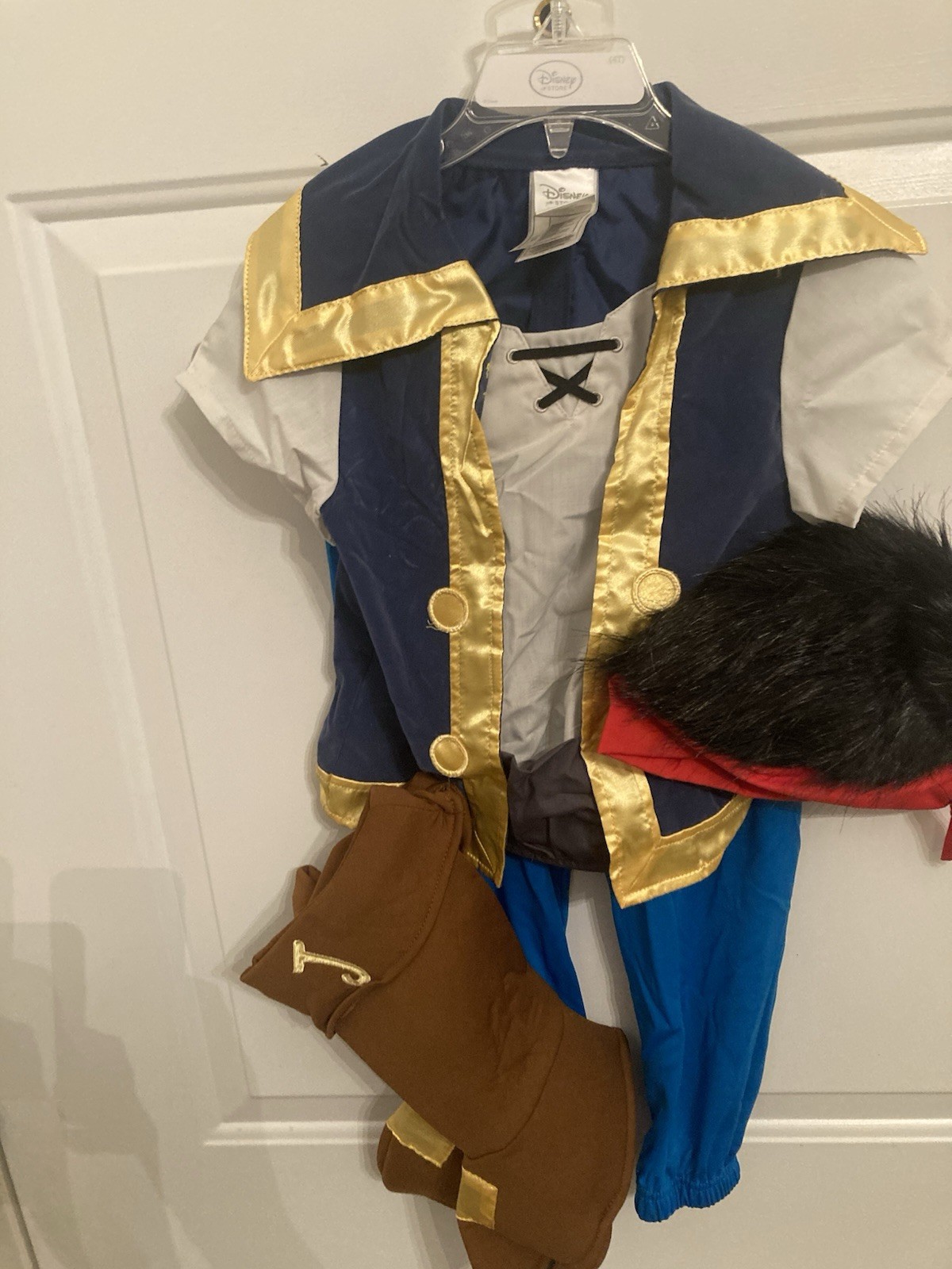 DISNEY STORE Jake and the Never Land Pirates Jake Costume for Boys 4T