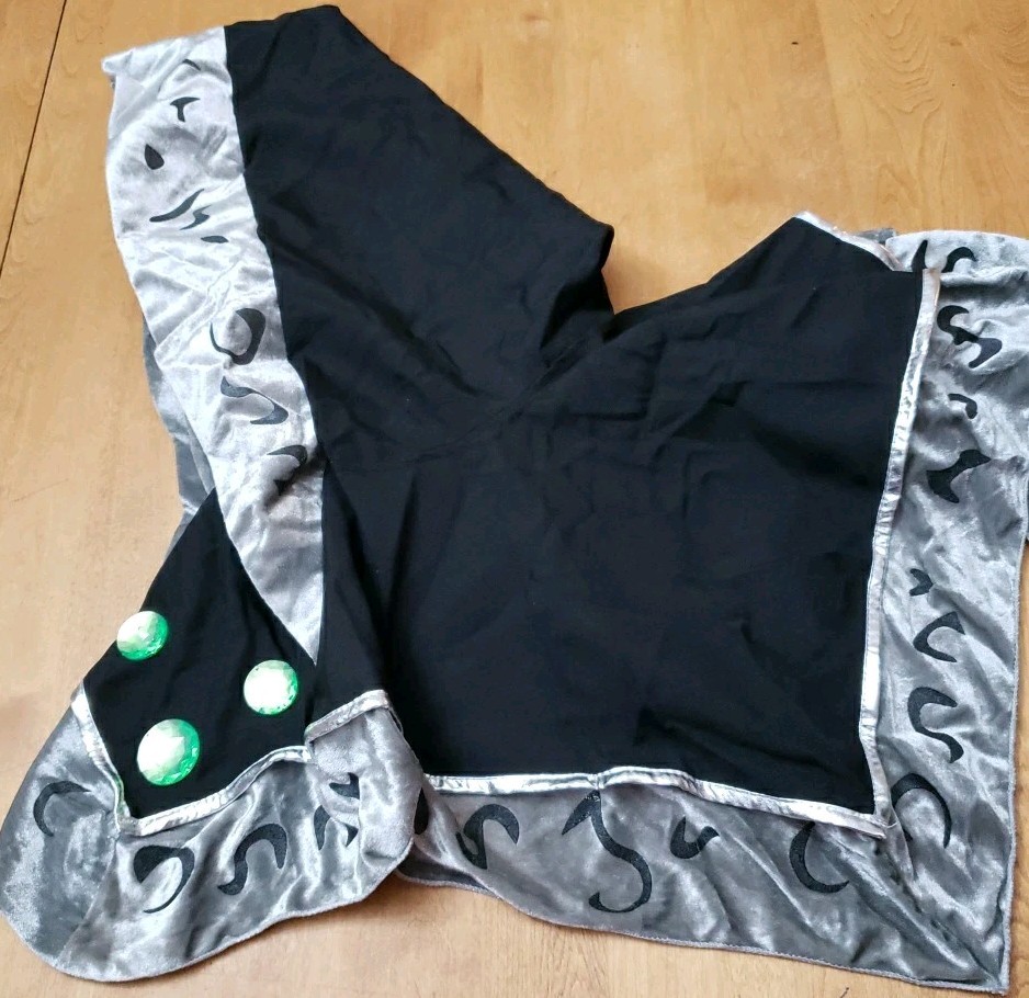 Wizard Midevil Men’s Size X Large Costume Hood Robe Belt Black Silver Green