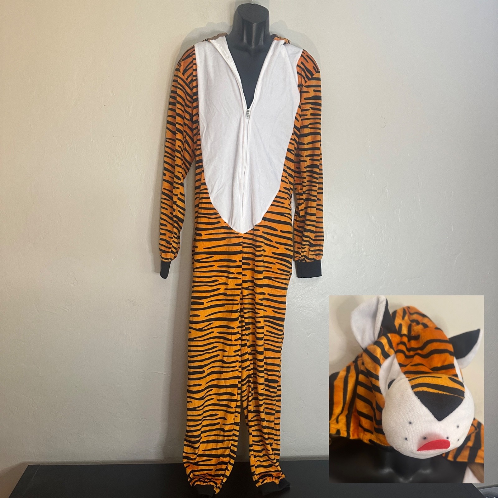 Tiger Costume / Pajamas Small/Medium Gently worn 100% polyester plush