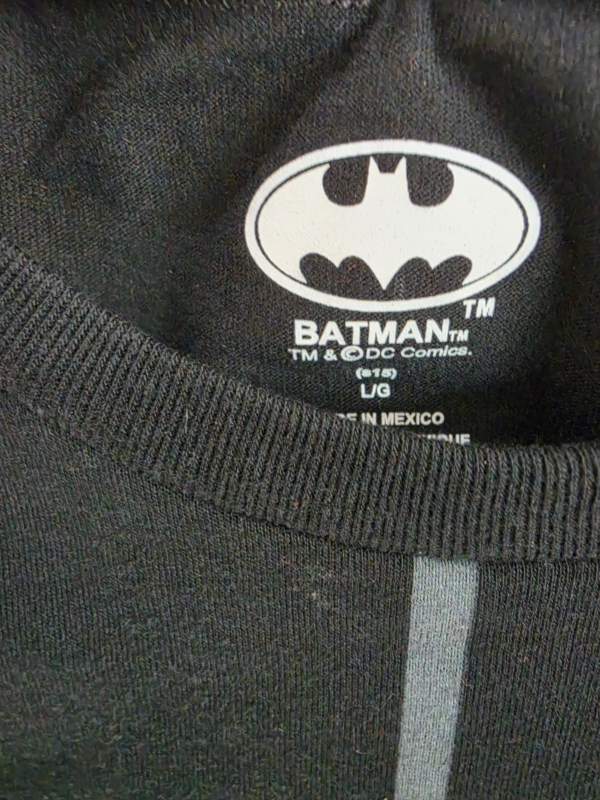DC Comics Batman size L black cotton blend scoop neck tee w/detachable cape NWT