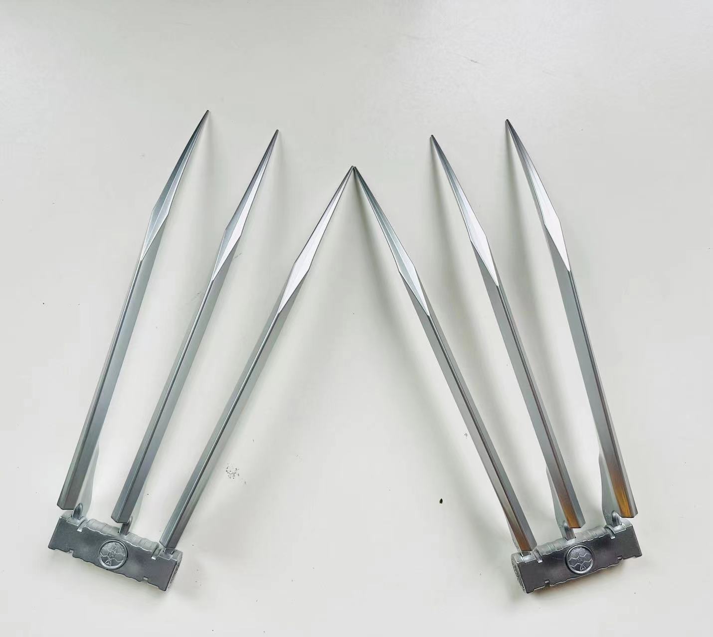 Wolverine Costume Jumpsuit + ABS Plastic Claws Paws Props For Halloween Cosplay