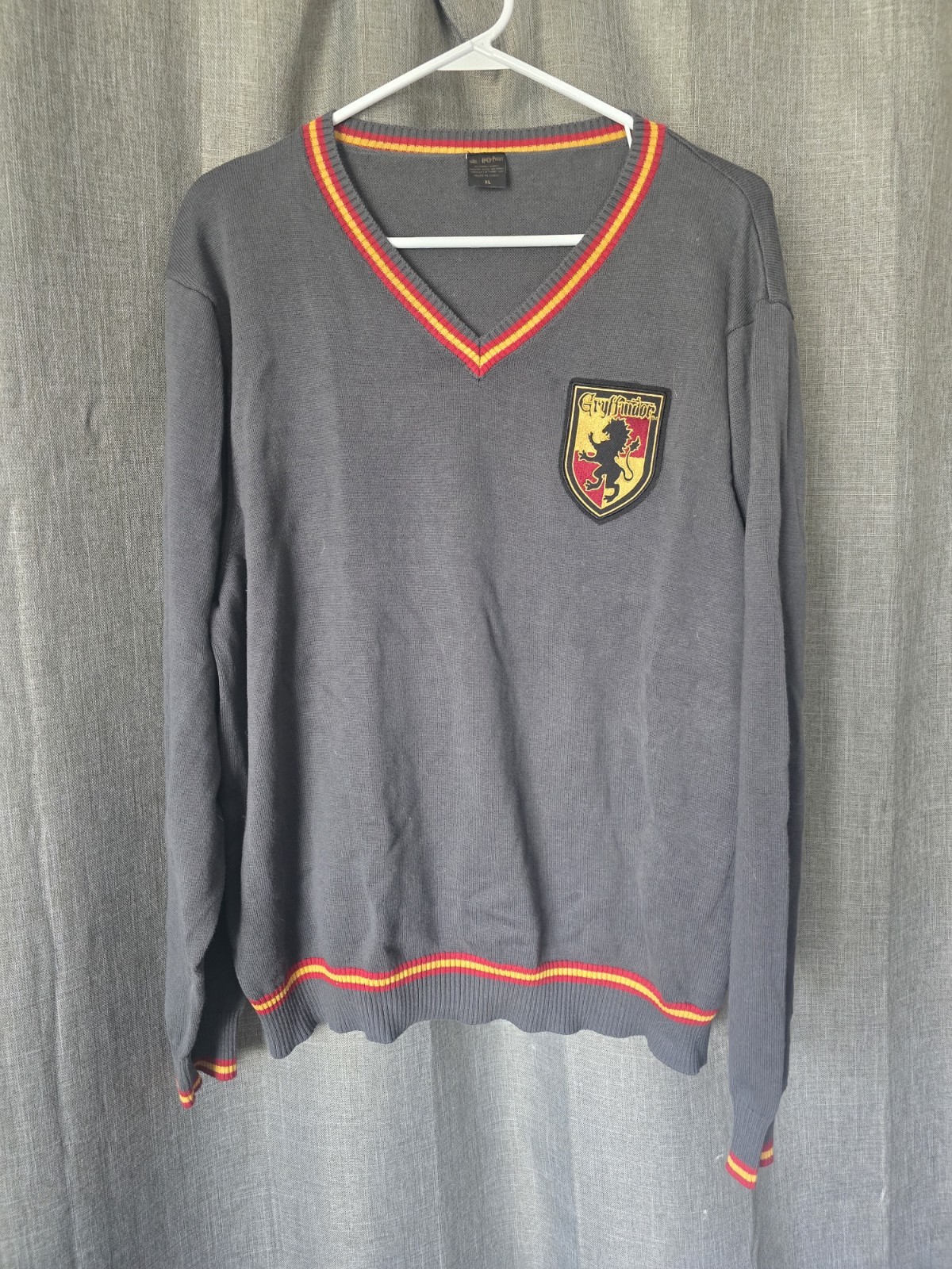 Harry Potter Wizarding World Gryffindor Pullover V-Neck Sweater Costume XL
