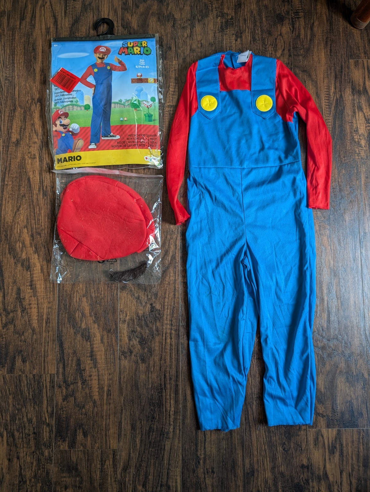 Disguise Kids Super Mario Deluxe Dress Up Halloween Costume, Small (4-6 Years)