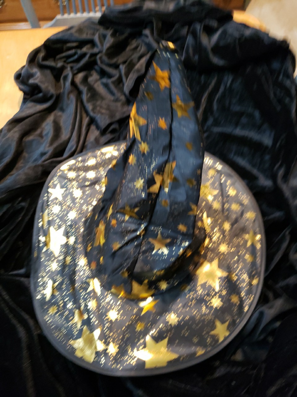 Women’s XL Black Hooded Cloak Velvet Look Witch Hat Black And Gold