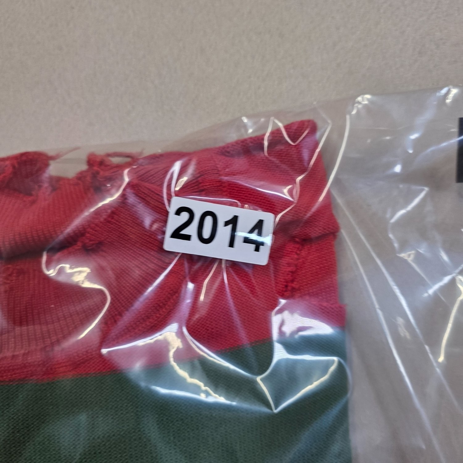 A Nightmare on Elm Street Costume Women’s Sweater L Red Freddy Krueger Green
