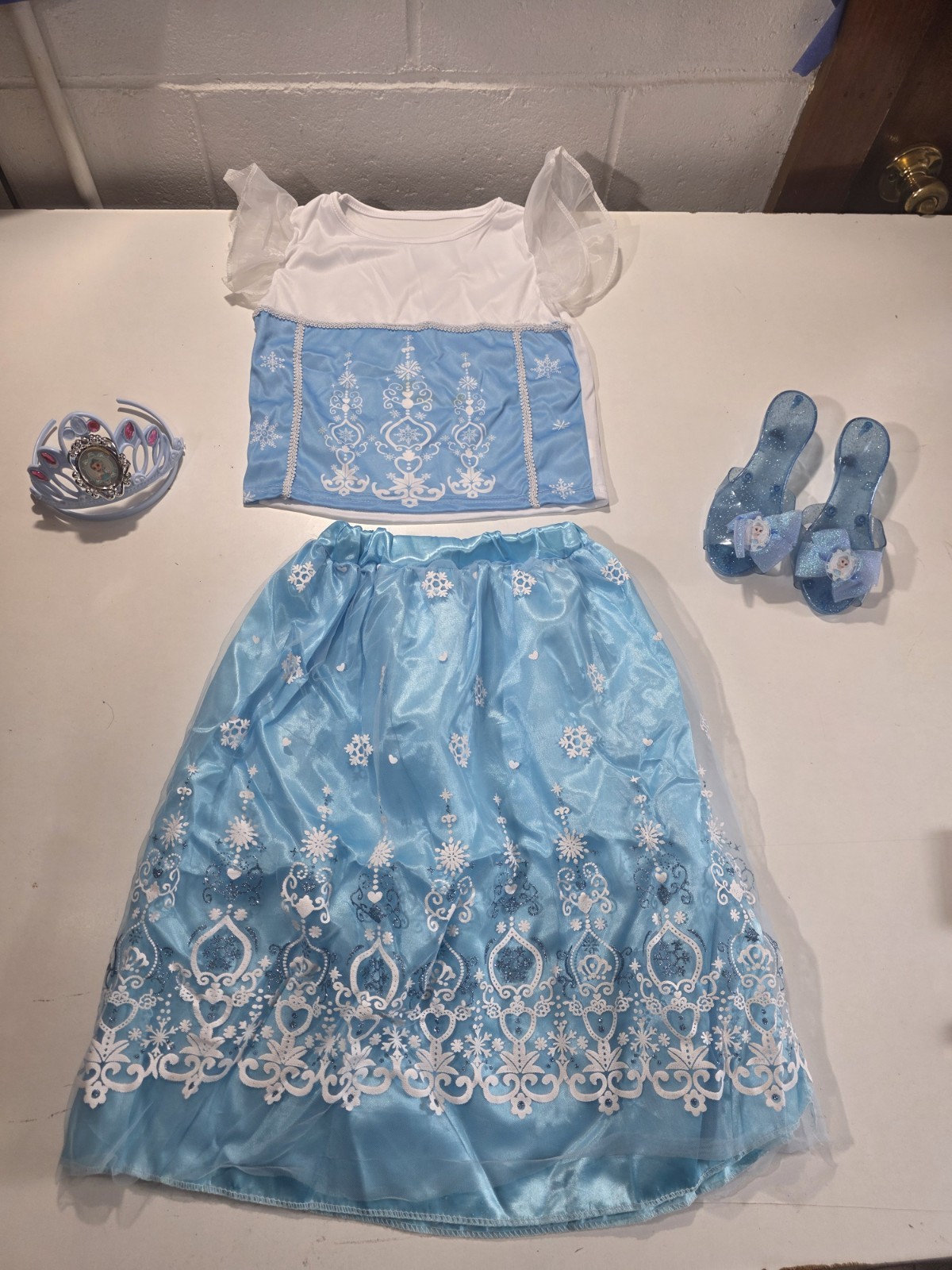 Disney’s Princess Elsa Costume Dress Up. Dress, Shoes Head Piece 4-6 Years